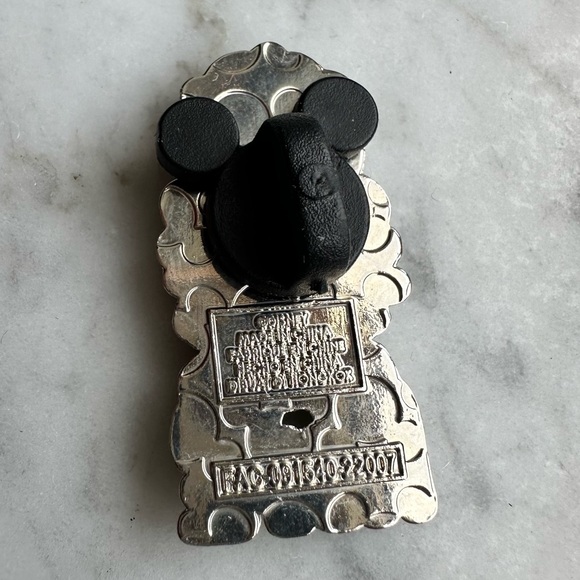 Cogsworth NOPE Beauty and the Beast Disney pin - Picture 3 of 3